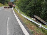 Převrácený návěs pod Červenohorským sedlem, foto: Policie ČR