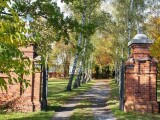 Brána do starého hřbitova | zdroj prirodavemeste.cz