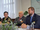 PR manažerka společnosti FARMAK, a.s., Mgr. Bronislava Paučková, zakladatel a předseda dozorčí rady Ing. Jiří Žák, generální ředitel Ing. Miroslav Ulrich.