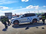 Manipulace s autem na vozících | foto HZS Olomouckého kraje