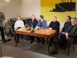 zleva: mluvčí MUO Tomáš Kasal, kurátorka Barbora Kundračíková, ministr Martin Baxa, ředitel MUO Ondřej Zatloukal, architekt Jan Šépka, náměstek Jan Žůrek, primátor Miroslav Žbánek, zdroj: Olomoucký Report