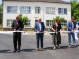Foto ze slavnostního otevření nového úseku silnice. | zdroj: olkraj.cz