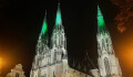 Nová LED svítidla zvýraznila věže katedrály sv. Václava, spotřeba klesla přibližně o třetinu