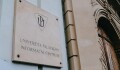Krizová situace na Univerzitě. Sirény a oznámení vyhnaly stovky studentů z výuky