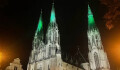 Zelený cirkus nad Olomoucí. Nasvícení katedrály kritizují občané i odborníci