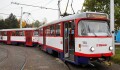 Řidička ho vykázala z tramvaje. Muž po ní hodil část kola a zranil ji