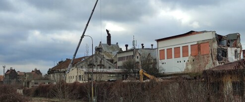 FOTO: Konec éry pivovaru v Holici. Budova jde k zemi