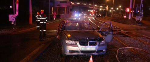 Auto v plamenech a alkohol v krvi. Řidička jízdu nezvládla