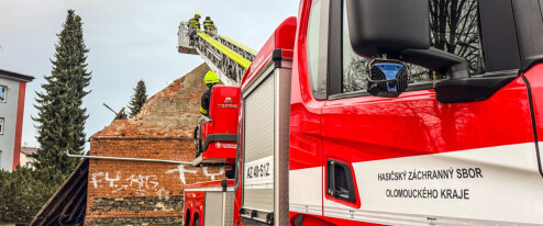 AKTUÁLNĚ: Hasiči zasahují na sídlišti v Lošticích, u destrukce