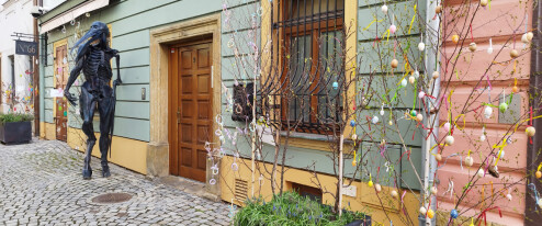 Šemberka opět hraje velikonočními barvami. Děti vytvořily výzdobu na svátky