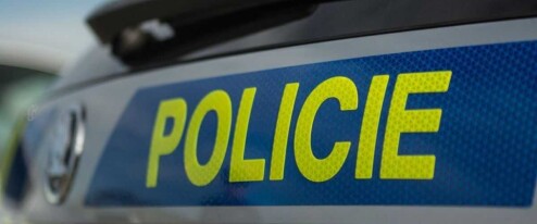 Řidička přehlédla chodkyni na přechodu. Žena skončila v nemocnici
