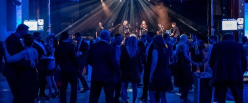 Do tří minut prázdný sál. Hasiči evakuovali Floru