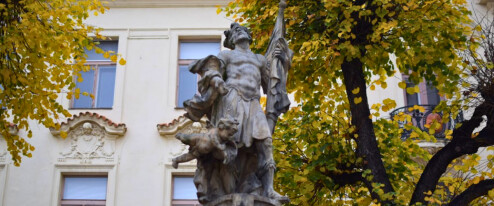 Nová výsadba, méně parkovacích míst. Na Žerotínově náměstí chystá město změny