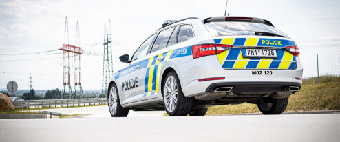 Tragická nehoda na D35. Motorkář po střetu s osobním automobilem zemřel