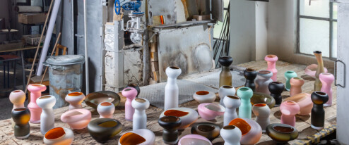 Světový design, české sklo. Studio Davida Valnera vybavuje zahraniční galerie
