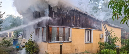 Hasiči ráno likvidovali požár chatky v Přerově