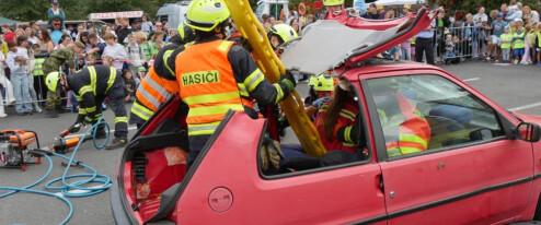 Sedm desítek let chrání Jeseník. Hasiči výročí oslavili ukázkami zásahů