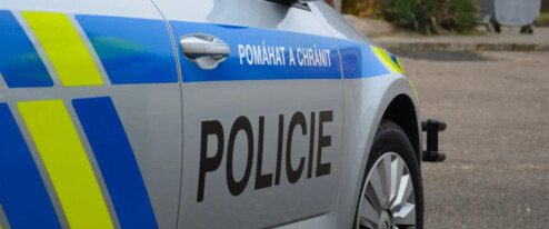 Smrtelný střet u Kojetína. Po srážce s náklaďákem skončila octavia v poli