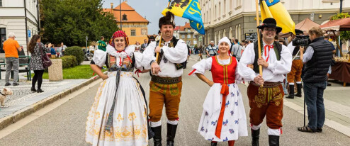 Prostějov čekají Hanácké slavnosti. Langerová, kroje i historické kočáry zdarma
