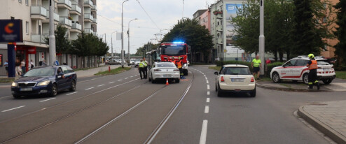 Viděli jste střet před PENNY? Policie hledá svědky střetu na Wolkerově