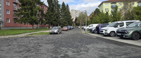 Ulici Svisle čeká velká oprava. Nový povrch dostane silnice i chodníky