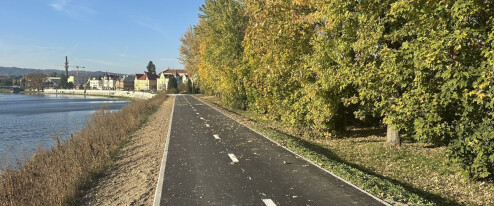 Z Hranic směrem na Teplice pohodlněji. Cyklostezka Bečva je opět delší