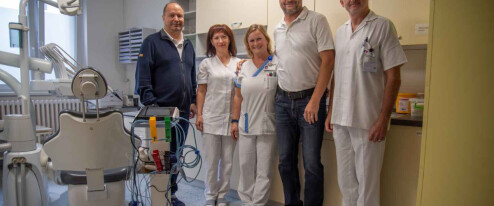 Pastrňákův dres pomohl vybrat 72 tisíc. Fakultka má nový EKG přístroj