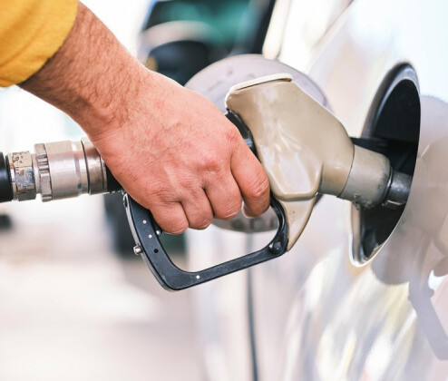 DataReport: Palivo za poslední měsíc zdražilo. Za litr si připlatíme o několik korun víc