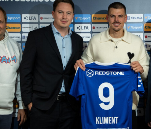 Kliment zůstává. Podepsal novou smlouvu