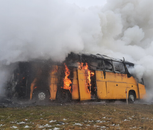 AKTUÁLNĚ: Autobus na dálnici hoří. Policie část D46 uzavřela