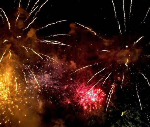 Kde ještě bouchne ohňostroj a kde už ne? Města mění podobu silvestrovských oslav