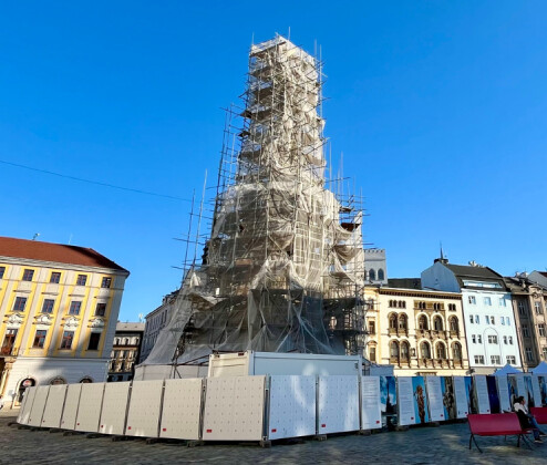 Sloup uvidí kolemjdoucí už letos. Opravy se chýlí ke konci