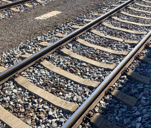 AKTUÁLNĚ: Vlak srazil muže v kolejišti. Vlaky už projedou