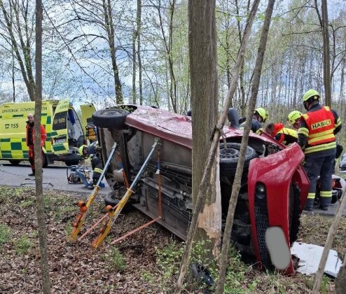 Bourali na cestě u Červenky. Vážně zraněného řidiče už nezachránili
