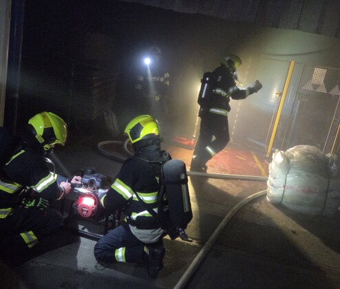 Hasiči museli evakuovat 7 lidí. Hořelo na Přerovsku