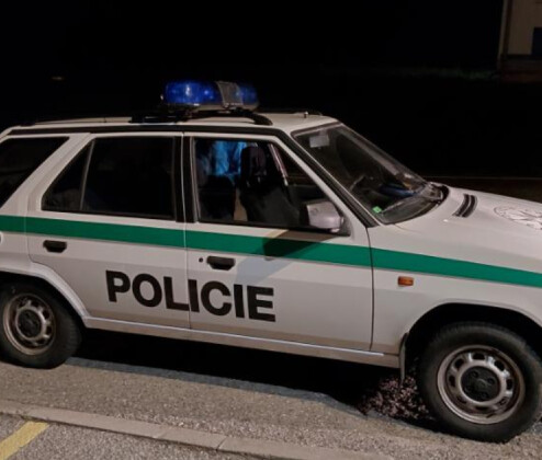 V Prostějově jezdilo staré policejní auto. Případ řeší policisté