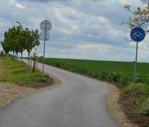 Do Seloutek po cyklostezce. Cyklisté se už nemusí na silnici bát