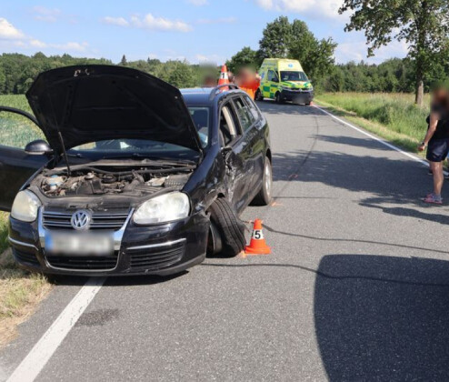 Řidička na Jesenicku se srazila se dvěma auty. Nedržela se krajnice