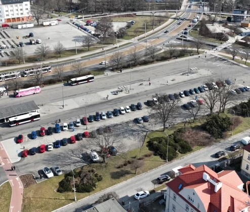 Hrbolky na nově opraveném autobusáku na Tržnici. Kvůli reklamaci se opravy protáhnou