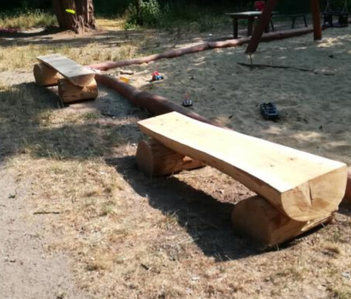 Nové lavičky v Prostějově. Hřiště zdobí kvalitní posezení v přírodním stylu